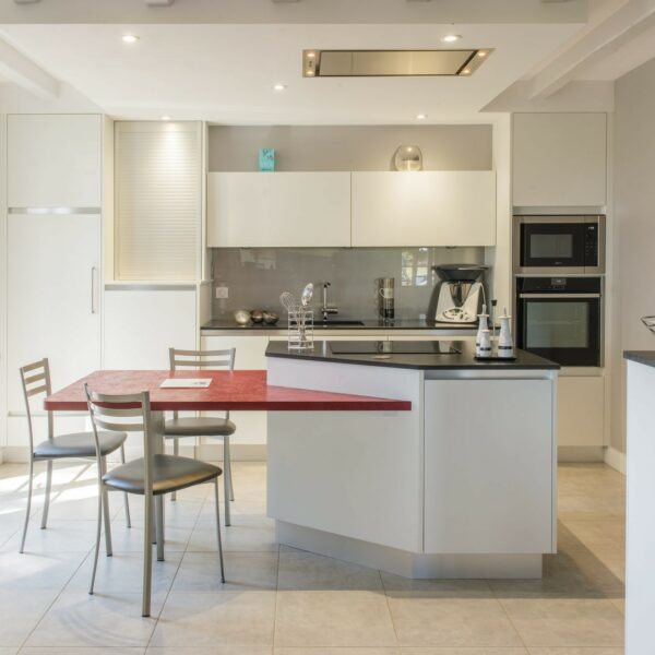 http://Une%20cuisine%20lumineuse%20autour%20d&rsquo;un%20îlot%20central