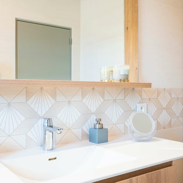 http://Crédence%20de%20salle%20de%20bain%20en%20carrelage%20blanc