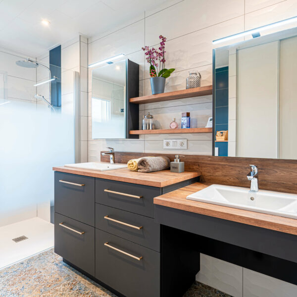 http://Meubles%20de%20salle%20de%20bain%20noirs