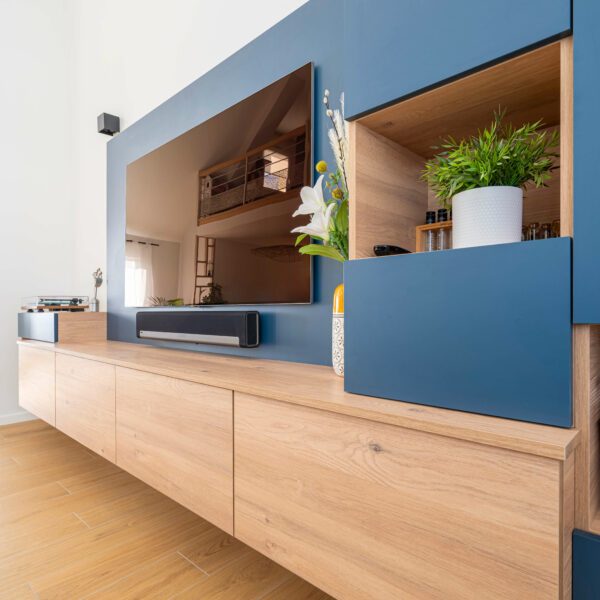 http://meuble%20TV%20sur%20mesure%20par%20les%20Créations%20Gravouille